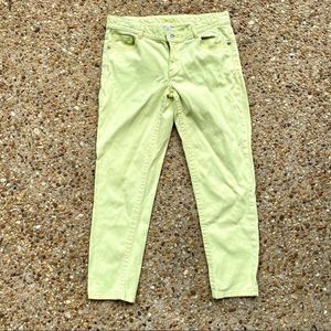 Cache Yellow Mid-Rise Capris Size 6